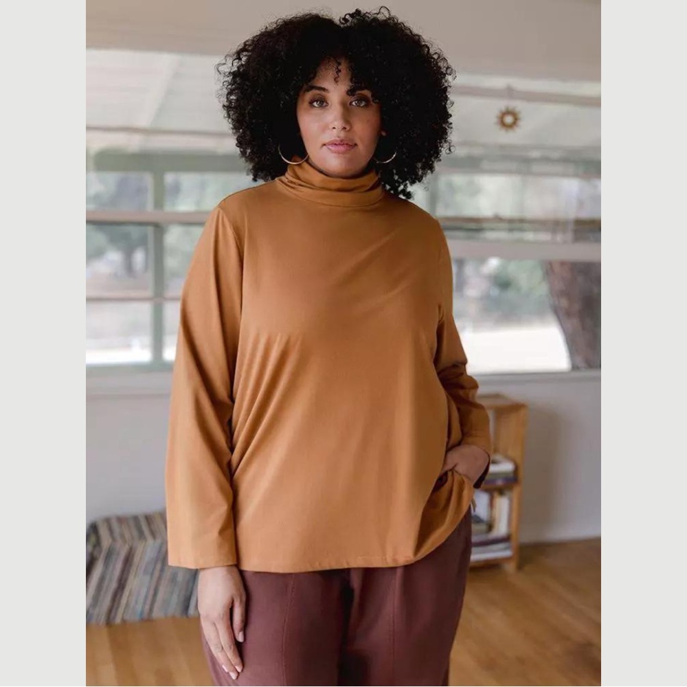 Tradlands Monty turtleneck in sienna color size M